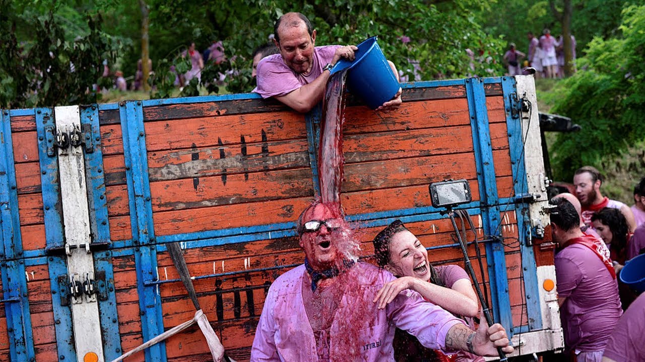 Thousands gather for massive wine fight in northern Spain