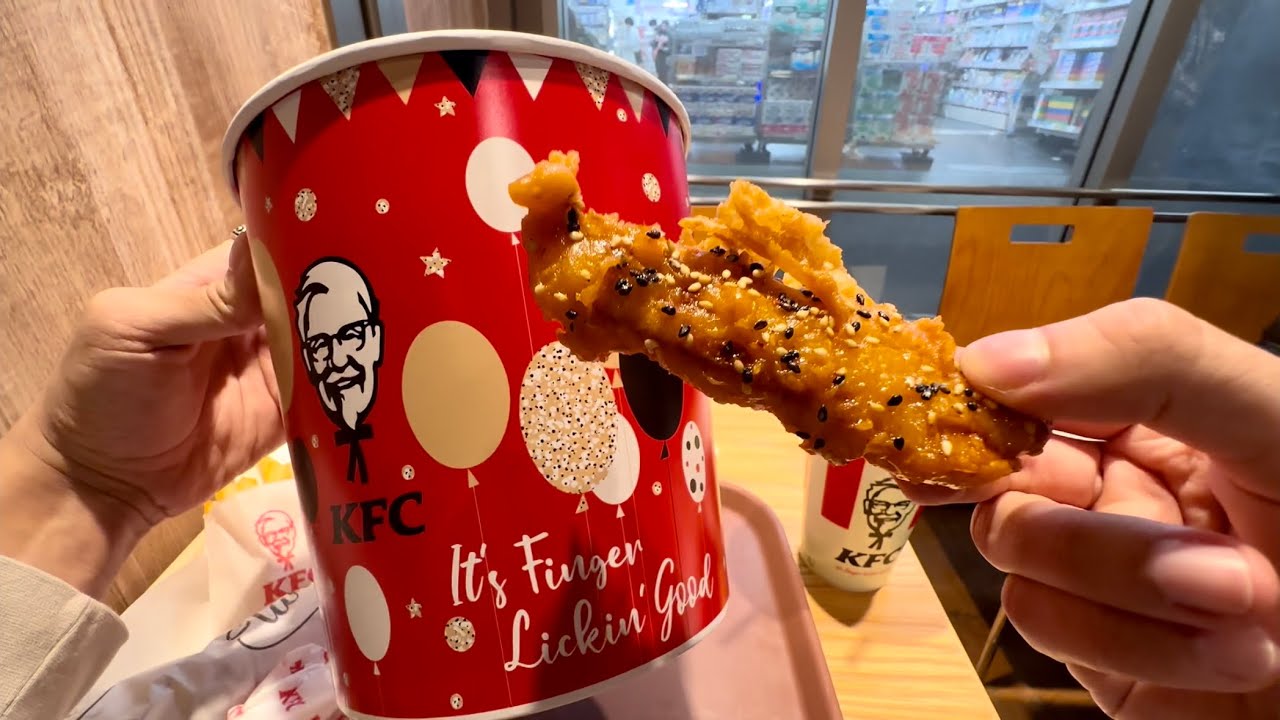 Christmas Dinner in Japan / KFC 🎅🍗