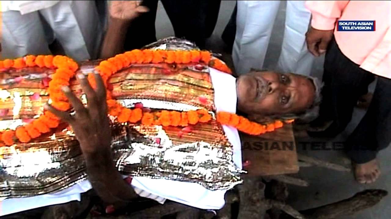 SHOCKING: Dead man rises from funeral pyre, people scared