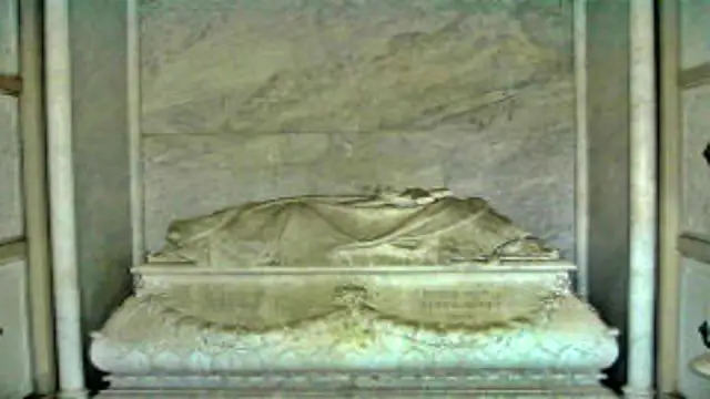 Craigmiles Mausoleum: Cleveland TN's Bleeding Marble Mystery 2 Nina’s sarcophagus