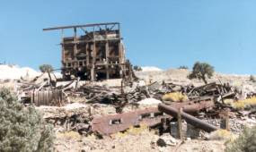 28 Ghost Towns in Nevada: Eerie Ruins, History & Visiting Tips Manhattan1