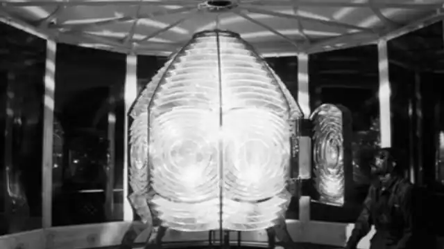 The Lighthouse (2019) Ending Explained: Prometheus, Proteus & the True Meaning of the Light Facing the Light Scene