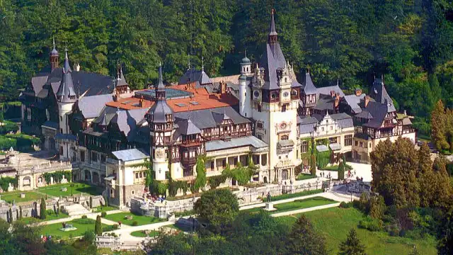 Peleș Castle 2026 Guide: History, Secrets, White Lady Curse? Peles-Castle History