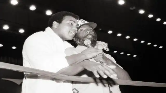 Dick Gregory: How His Comedy Sparked a Civil Rights Revolution Dick Gregory muhammad ali