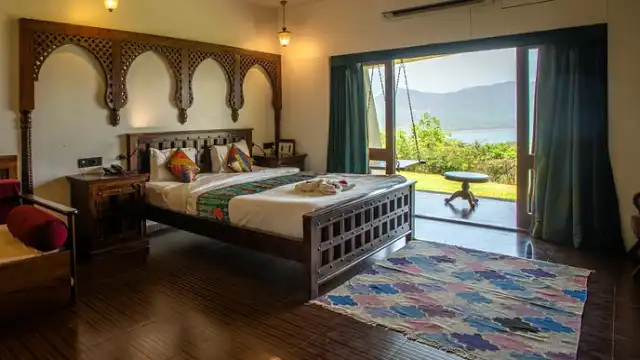 Staying Inside vs Outside Safari Parks: Safari Lodging Guide Safari Lodging