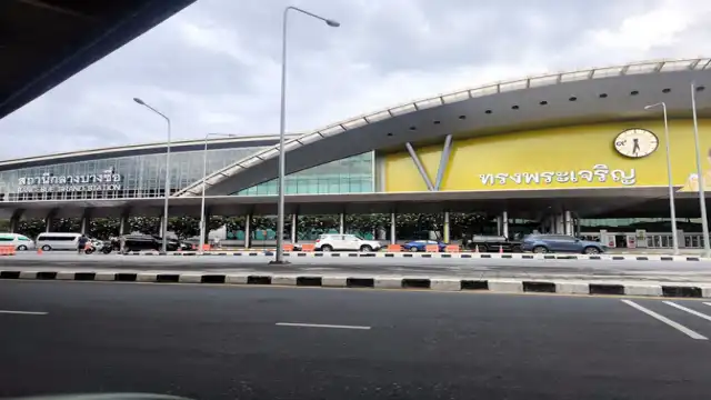 Bangkok to Chiang Mai Sleeper Train vs Flight Guide Thep Aphiwat Central Terminal
