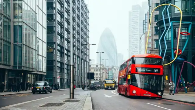 London Zone 1 vs Zone 2: Is Staying in Zone 2 Worth It? What Are Zones 1 and 2