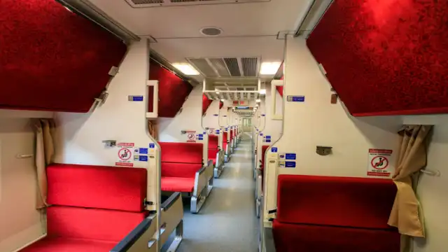 Bangkok to Chiang Mai Sleeper Train vs Flight Guide second-class sleeper carriage