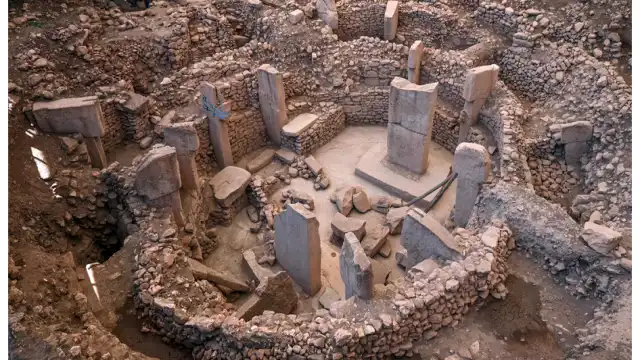 Göbekli Tepe Burials: Skull Cult Debunked by Science structures at Gobekli Tepe