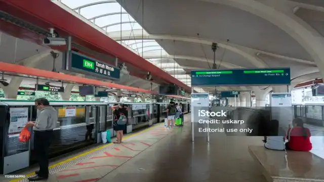 Singapore MRT Rules & Fines: Avoid the $500 Fine platform inside Singapore MRT